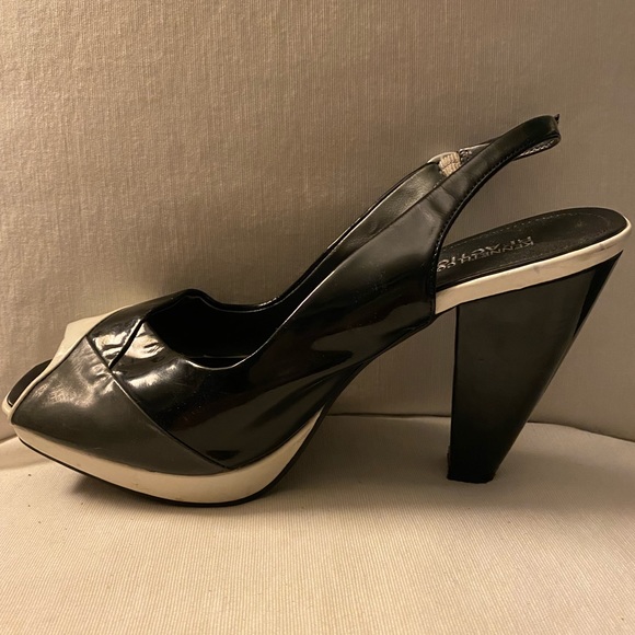 2 pairs of elegant heels - Picture 3 of 6